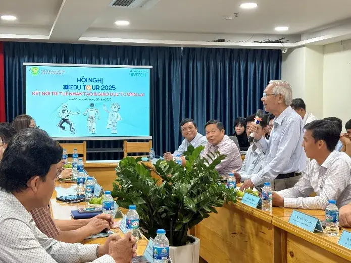 Hội thảo AI Edu Tour 2025 có phần giới thiệu nền tảng Ôn Luyện